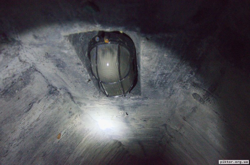 Лампи в тунелі
