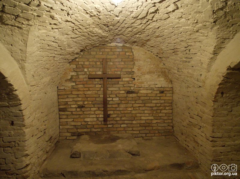 Хрест в підземеллі