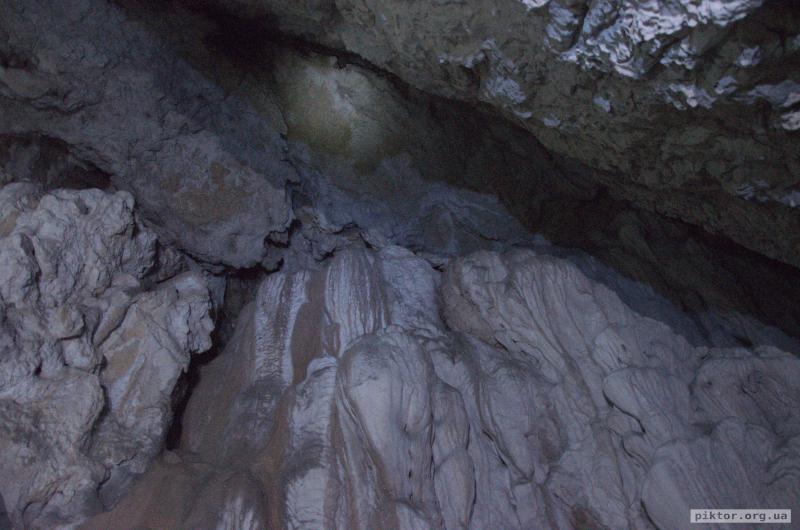 Зал печери Молочний камінь