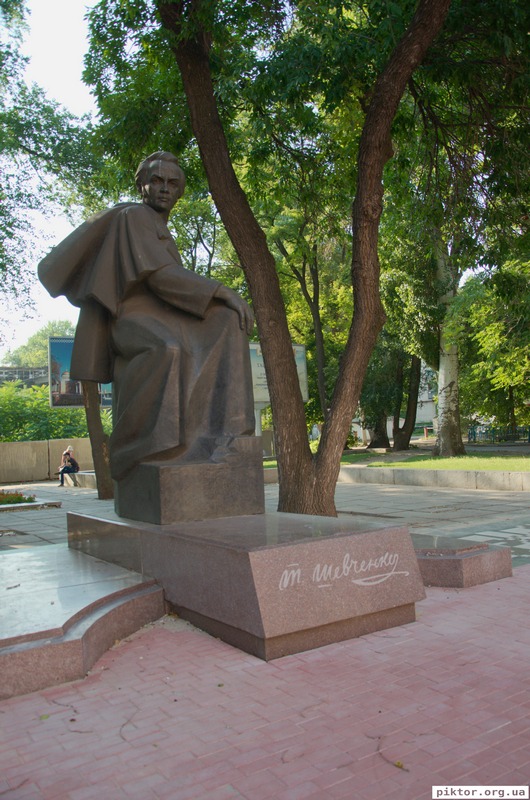 Пам'ятник молодому Шевченку