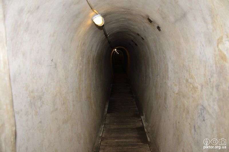 Вузький тунель