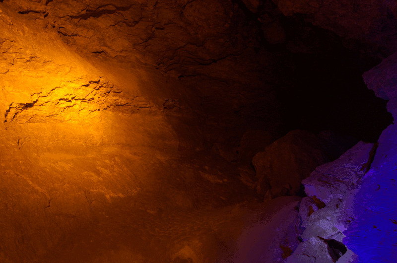Диско у печері