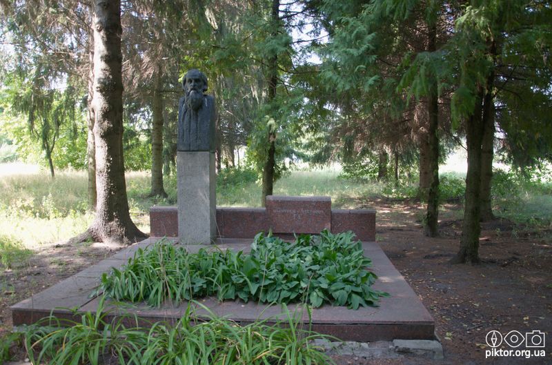 Могила-пам'ятник Миколи Ге