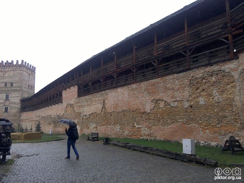 Стіна замку