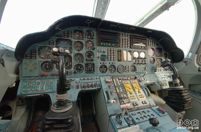 Панель приладів Ту-160