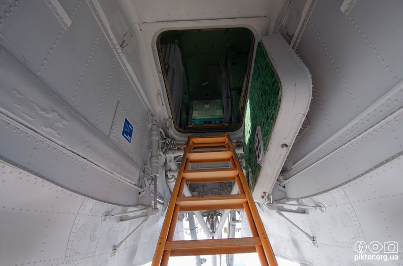 Вхід до Ту-95