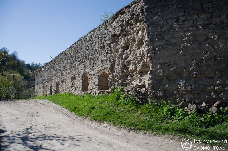 Стіни замку