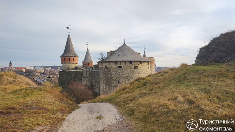 Вид на стару фортецю