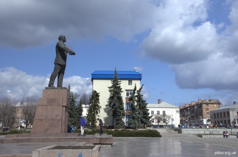 Ленін на фоні міськради